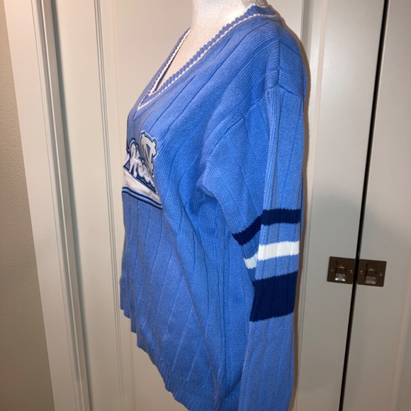 WEAR by Erin Andrews University V-Neck Sweater Medium, U. OF NORTH CAROLINA-UNC - Picture 7 of 8